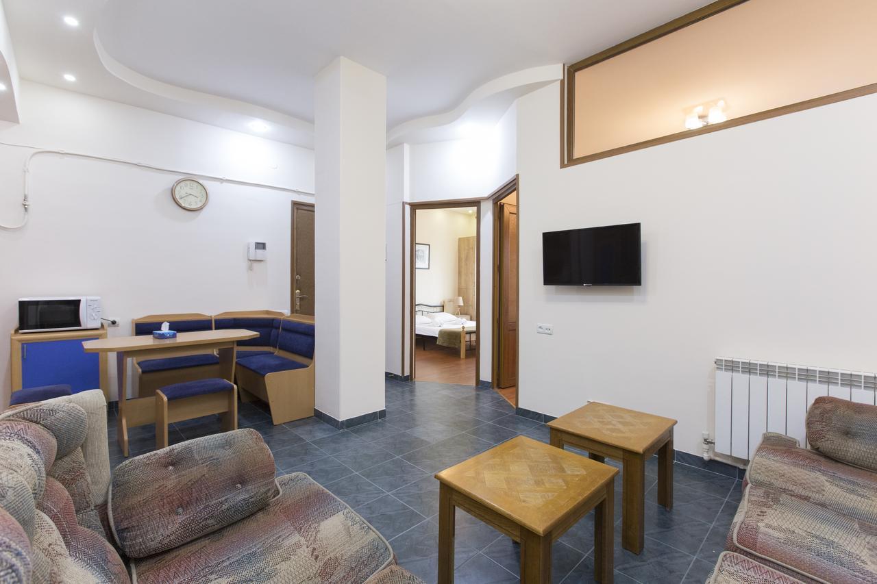 Umba Apartment N1 - 2 Bedrooms Ереван Екстериор снимка