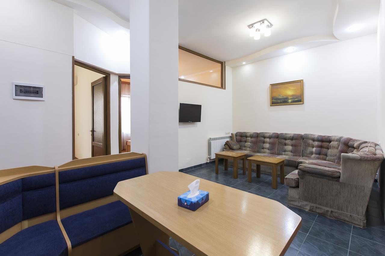 Umba Apartment N1 - 2 Bedrooms Ереван Екстериор снимка