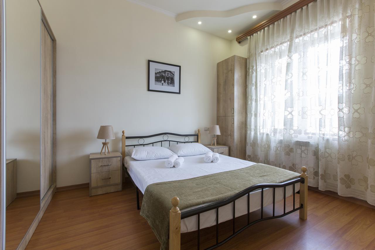 Umba Apartment N1 - 2 Bedrooms Ереван Екстериор снимка